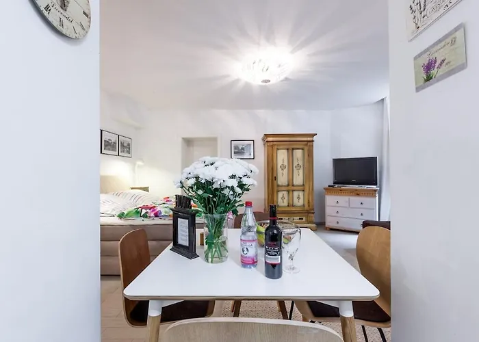 S31 - 22 Bergmannstrasse Back *